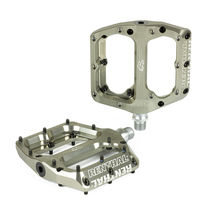 Renthal Revo-F Flat Pedals CNC Alloy Flat pedal, 100x104mm Platform, Fully serviceable AluGold