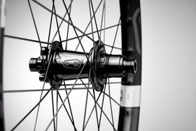 crankbrothers Synthesis E11 I9 Mixed Size Wheelset Shimano 29" boost front 27.5" boost rear