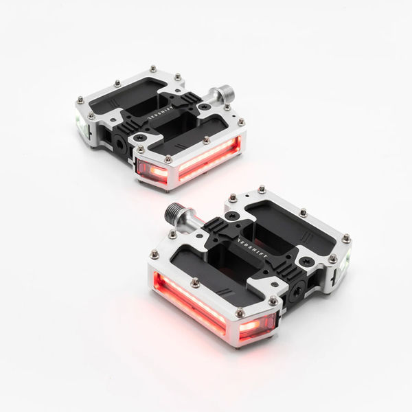 Redshift Sports Arclight Pro Flat Pedals CNC Alloy Pedals with adjustable LEDs (Red/White) - Removeable pins, Clip in light design Silver click to zoom image