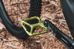 Funn Python 2 Alloy Flat Pedals Long Pins Green click to zoom image